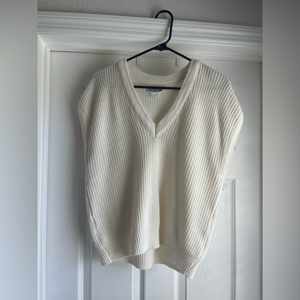 Knitted sweater vest